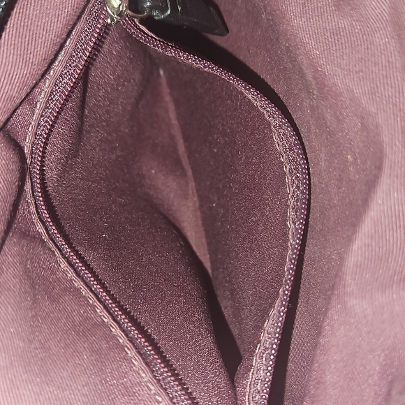 Vintage Coach Black Pebbled Leather Crossbody Bag with Turnlock Front Pocket. - Picture 8 of 12